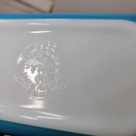 Pyrex Primary Blue Fridgie 1.5 Pint, Refrigerator Dish - Picture 12 of 12